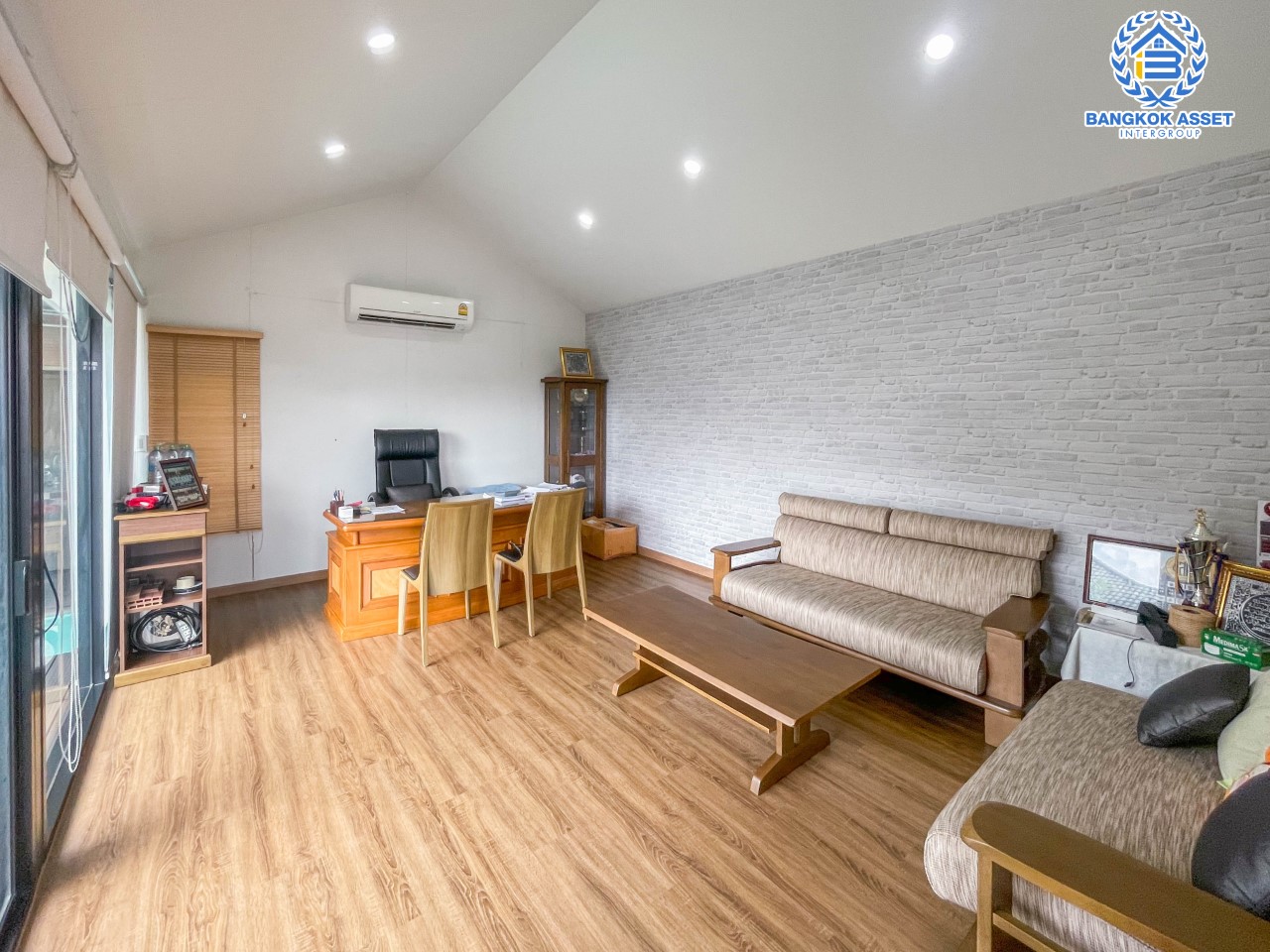 *******อาคารพาณิชย์มือสอง ย่านนนทบุรี ม.สายัณห์1 ติวานนท์ เนื้อที่กว่า 72 ตร.ว. ฟังก์ชัน 4 ห้องนอน 5 ห้องน้ำ จอดรถได้ถึง 3 คัน แถมฟรี !! เครื่องปรับอากาศ 6 เครื่อง สุดยอดทำเลหายาก! ใกล้เดอะมอลล์งามวงศ์วาน จุดขึ้นทางด่วน "งามวงศ์วาน" และรถไฟฟ้า "สถานีสนามบินน้ำ" ! ที่จะตอบโจทย์ชีวิตคนเมืองได้อย่างครบครัน